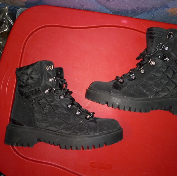 NWOT woman's size 6M Guess boots - Picture 12 of 12